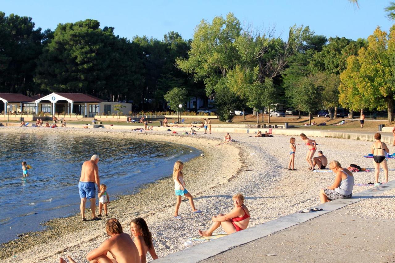 Family Friendly Apartments With A Swimming Pool Valbandon, Fazana - 2201 Štinjan Exteriér fotografie