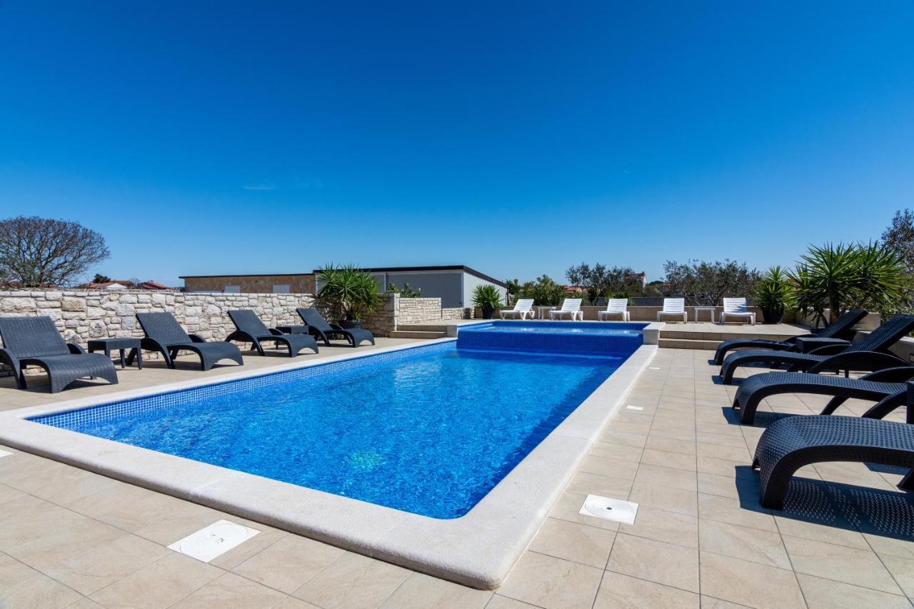 Family Friendly Apartments With A Swimming Pool Valbandon, Fazana - 2201 Štinjan Exteriér fotografie