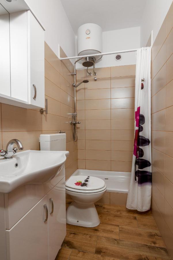 Family Friendly Apartments With A Swimming Pool Valbandon, Fazana - 2201 Štinjan Exteriér fotografie