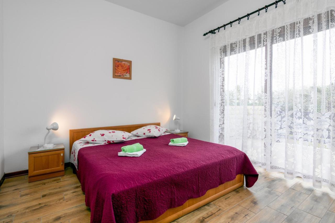 Family Friendly Apartments With A Swimming Pool Valbandon, Fazana - 2201 Štinjan Exteriér fotografie
