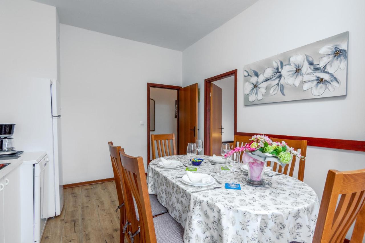 Family Friendly Apartments With A Swimming Pool Valbandon, Fazana - 2201 Štinjan Exteriér fotografie