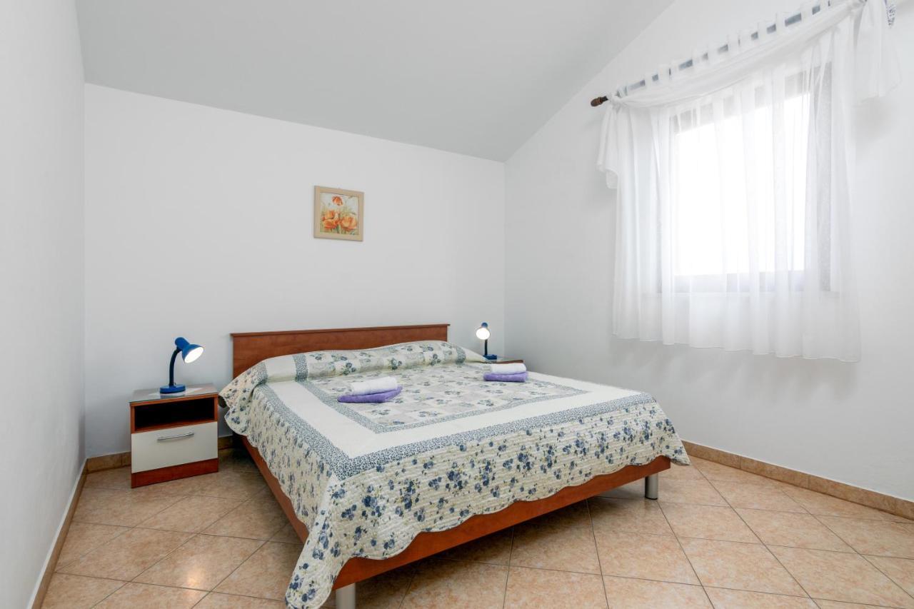 Family Friendly Apartments With A Swimming Pool Valbandon, Fazana - 2201 Štinjan Exteriér fotografie