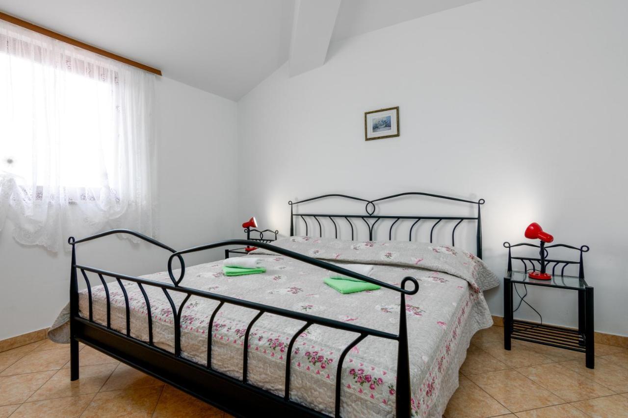 Family Friendly Apartments With A Swimming Pool Valbandon, Fazana - 2201 Štinjan Exteriér fotografie