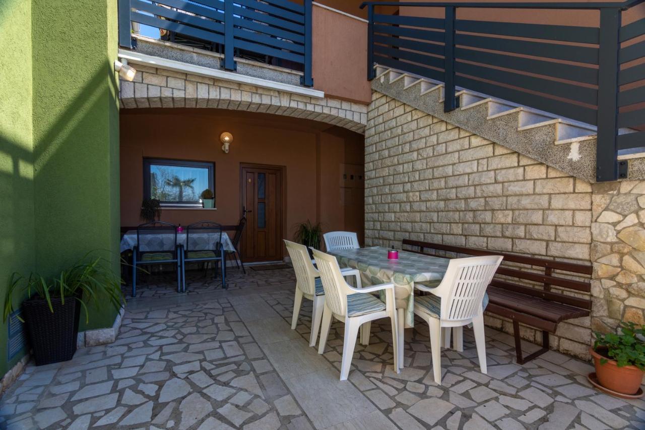Family Friendly Apartments With A Swimming Pool Valbandon, Fazana - 2201 Štinjan Exteriér fotografie