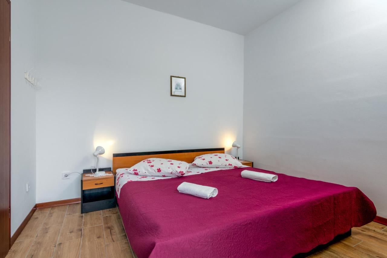 Family Friendly Apartments With A Swimming Pool Valbandon, Fazana - 2201 Štinjan Exteriér fotografie