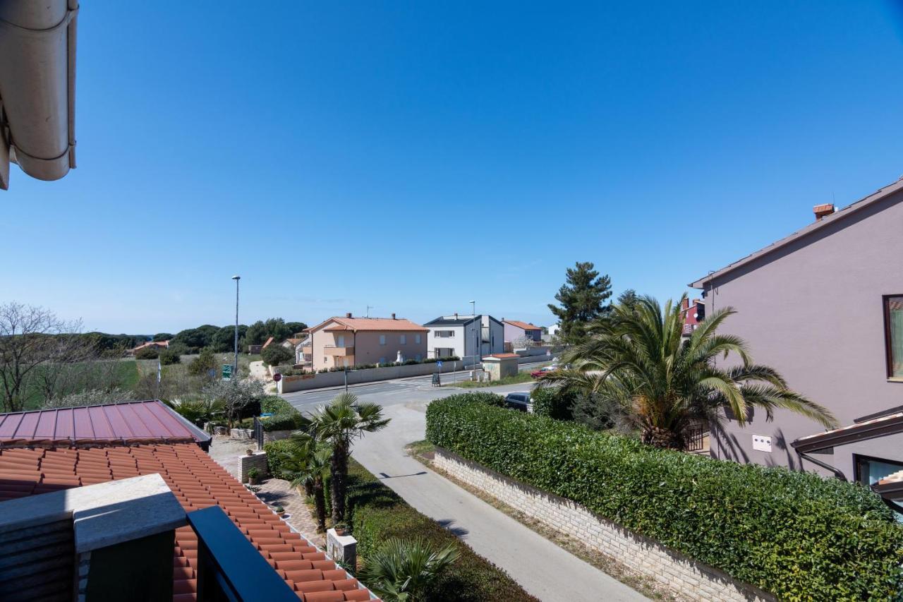 Family Friendly Apartments With A Swimming Pool Valbandon, Fazana - 2201 Štinjan Exteriér fotografie